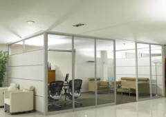 流行的合肥办公室玻璃隔断搭配的方法